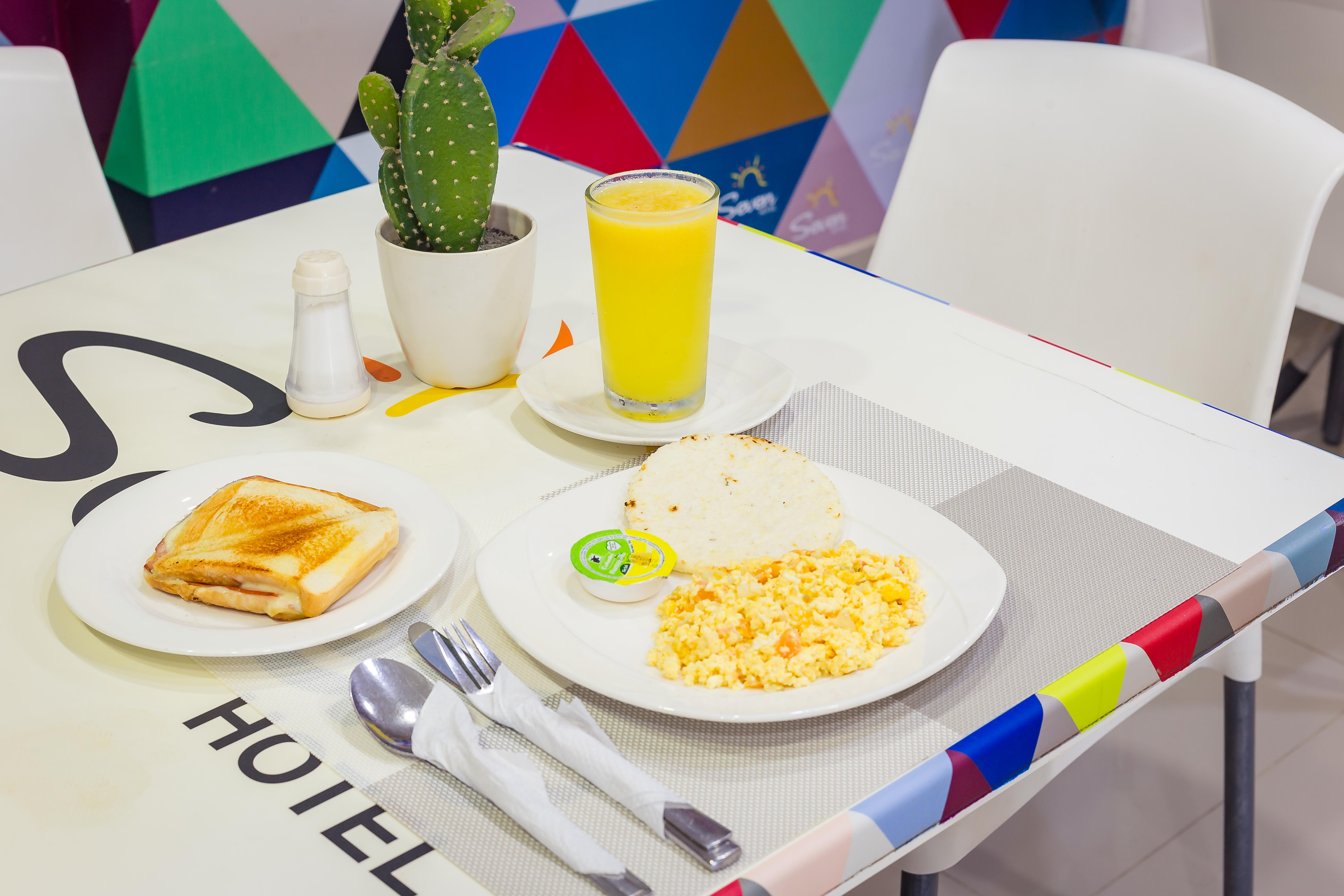 Hotel Seven Монтерия Экстерьер фото