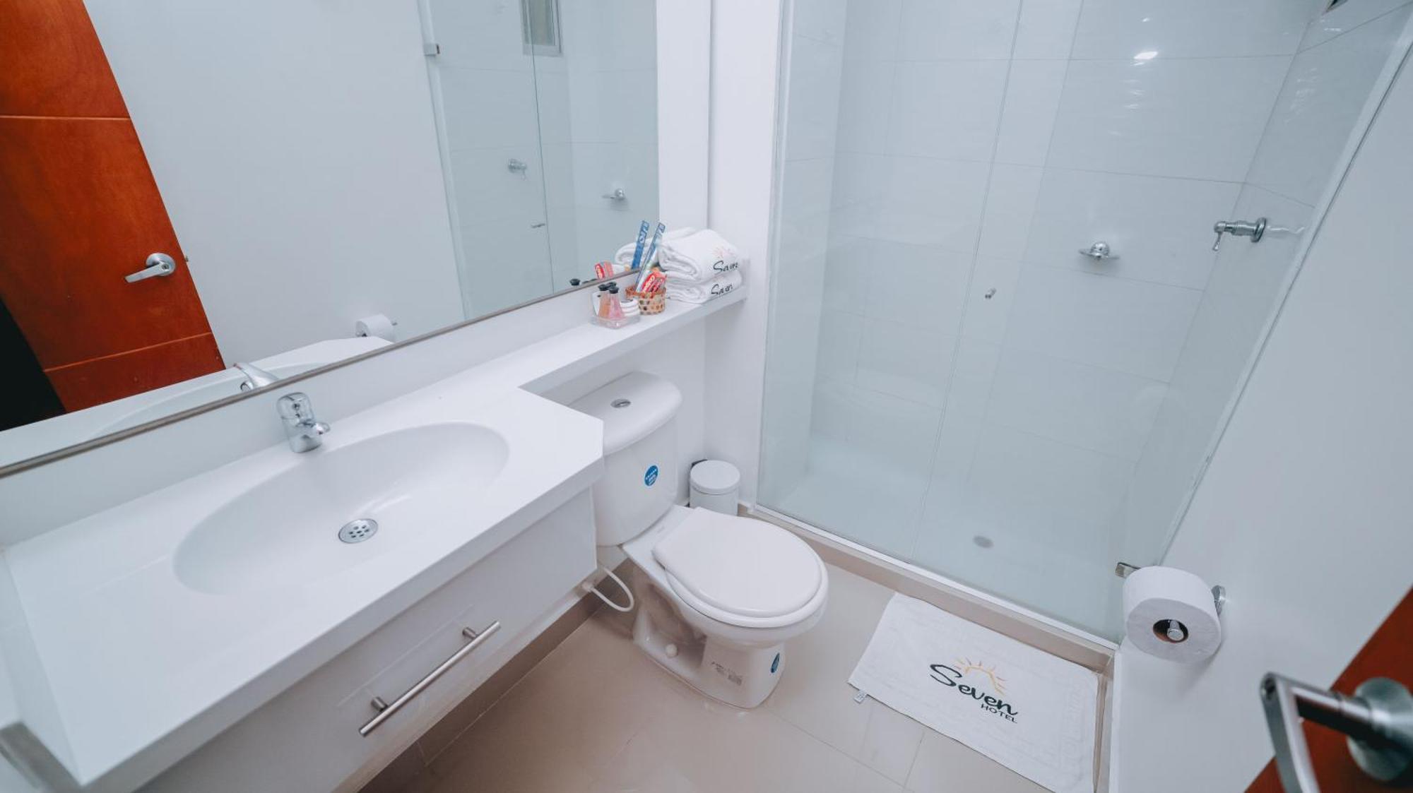Hotel Seven Монтерия Экстерьер фото